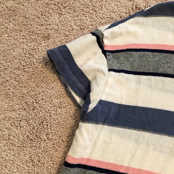 🧺 Universal Thread Striped Hi-Low Tee Size M🧺 - Picture 3 of 7